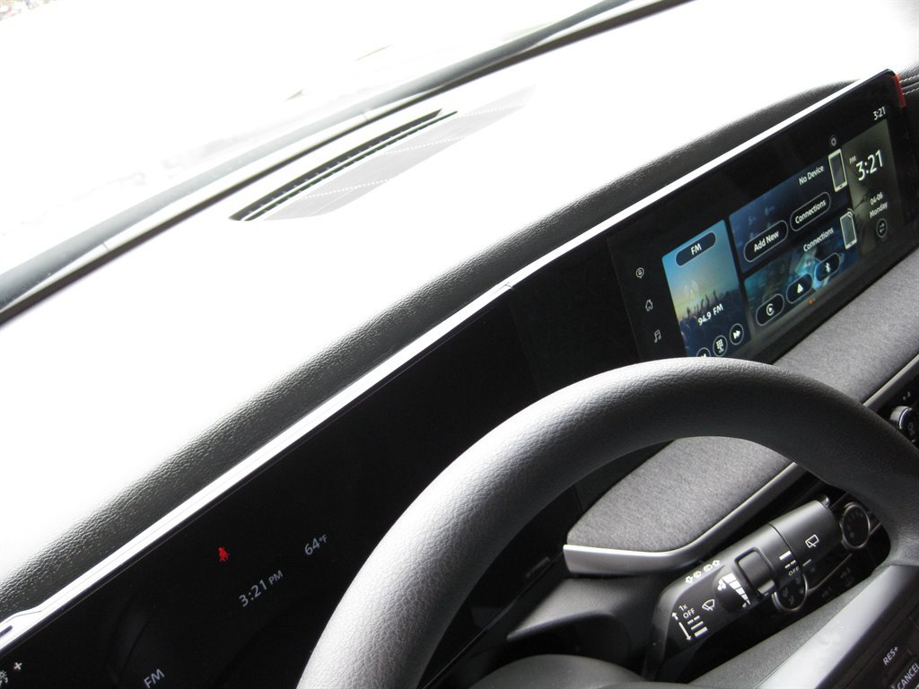 Used 2025 Nissan Kicks SV FWD image 19