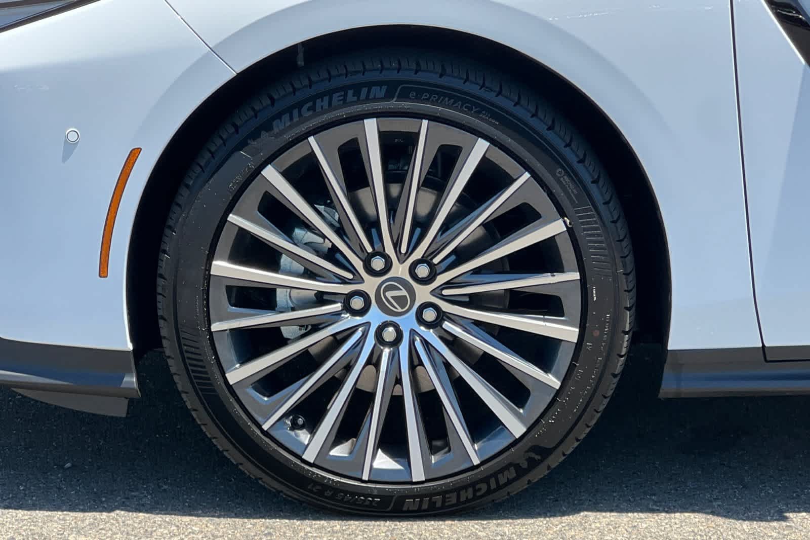 New 2026 Lexus ES 350e w/ Cold Area Package FWD image 31