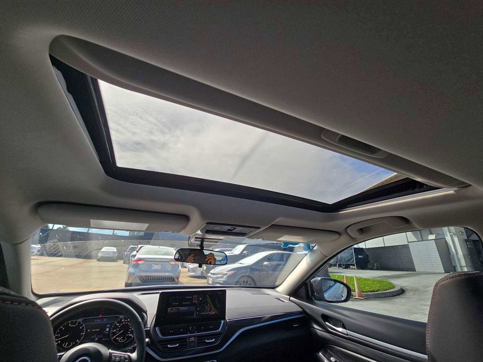 Used 2024 Nissan Altima 2.5 SR w/ SR Premium Package image 17