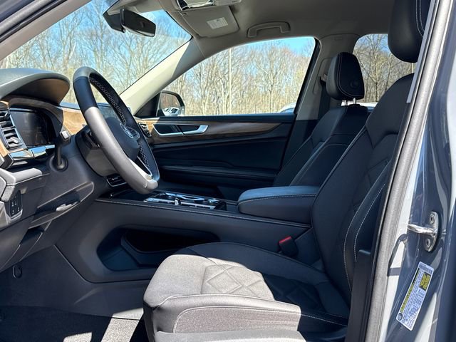 Certified 2025 Volkswagen Atlas SE image 12