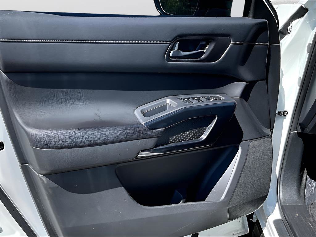 Used 2023 Nissan Pathfinder S image 22