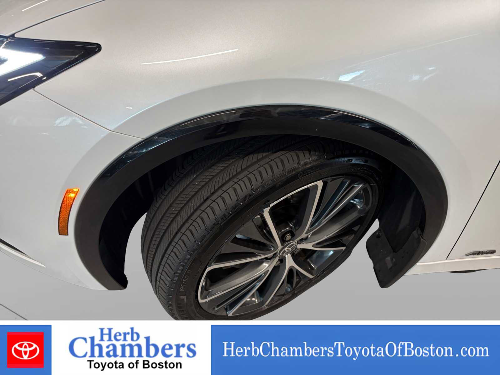 Used 2025 Toyota Prius XLE AWD/4WD image 7