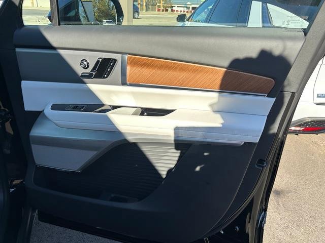 New 2026 Cadillac Vistiq Luxury image 24