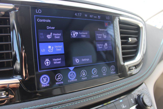 Used 2017 Chrysler Pacifica Platinum FWD image 36