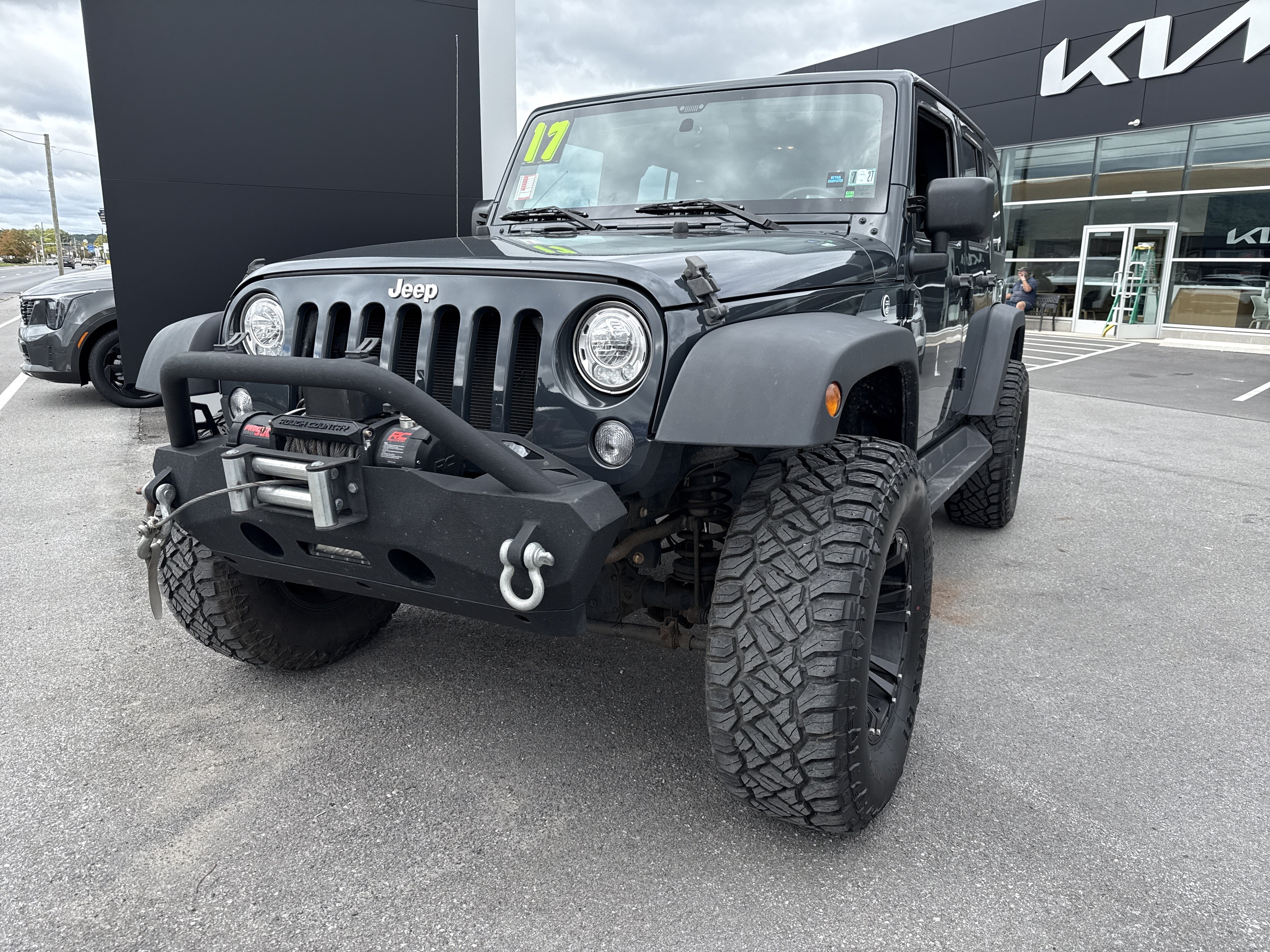 Used 2017 Jeep Wrangler Unlimited Sport w/ Connectivity Group AWD/4WD image 8
