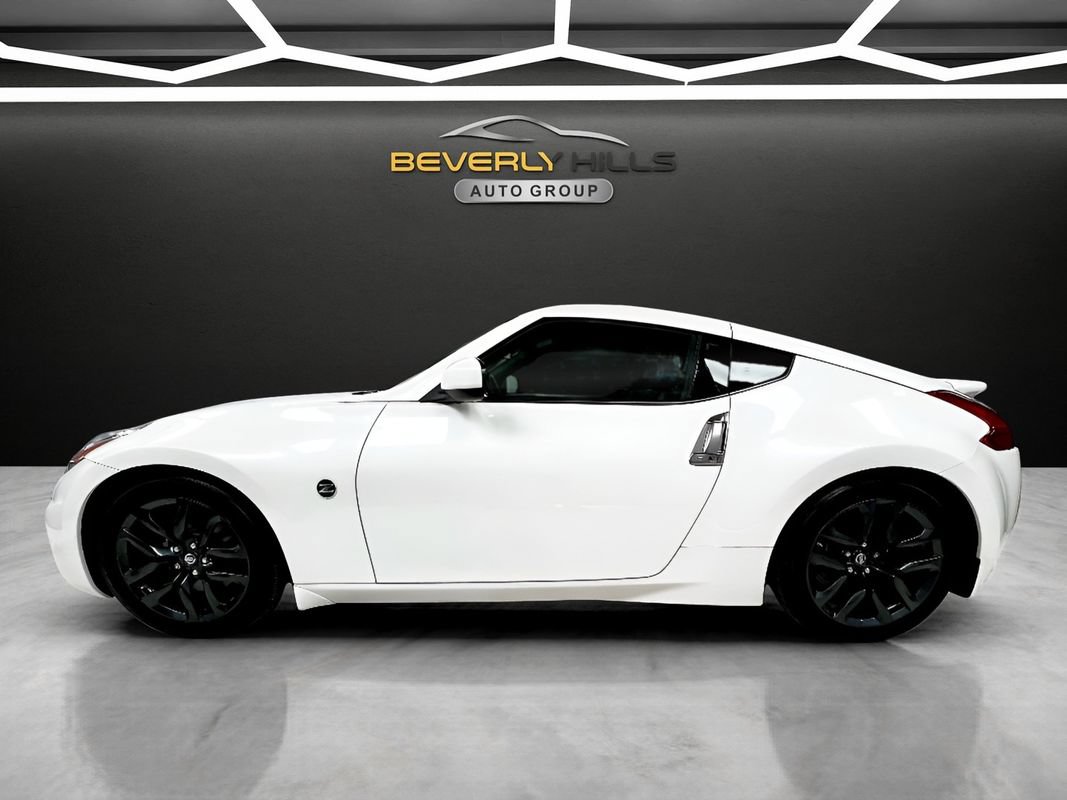 Used 2020 Nissan 370Z Coupe RWD image 2
