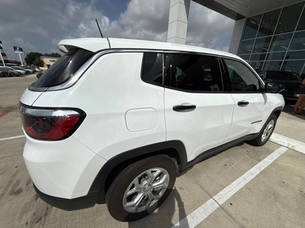 Used 2024 Jeep Compass Sport AWD/4WD image 3