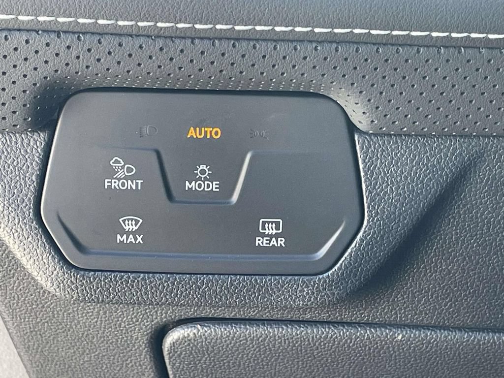 Certified 2025 Volkswagen Atlas SE FWD image 18