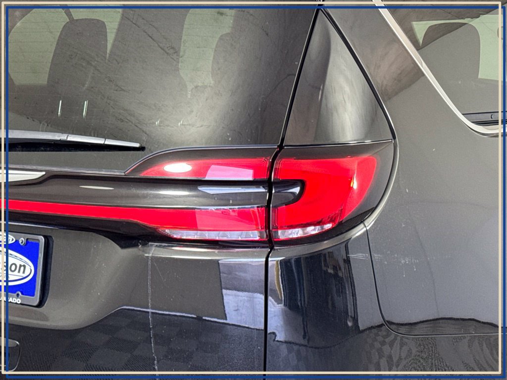 Certified 2025 Chrysler Pacifica Select FWD image 10