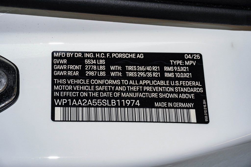 Certified 2025 Porsche Macan image 30