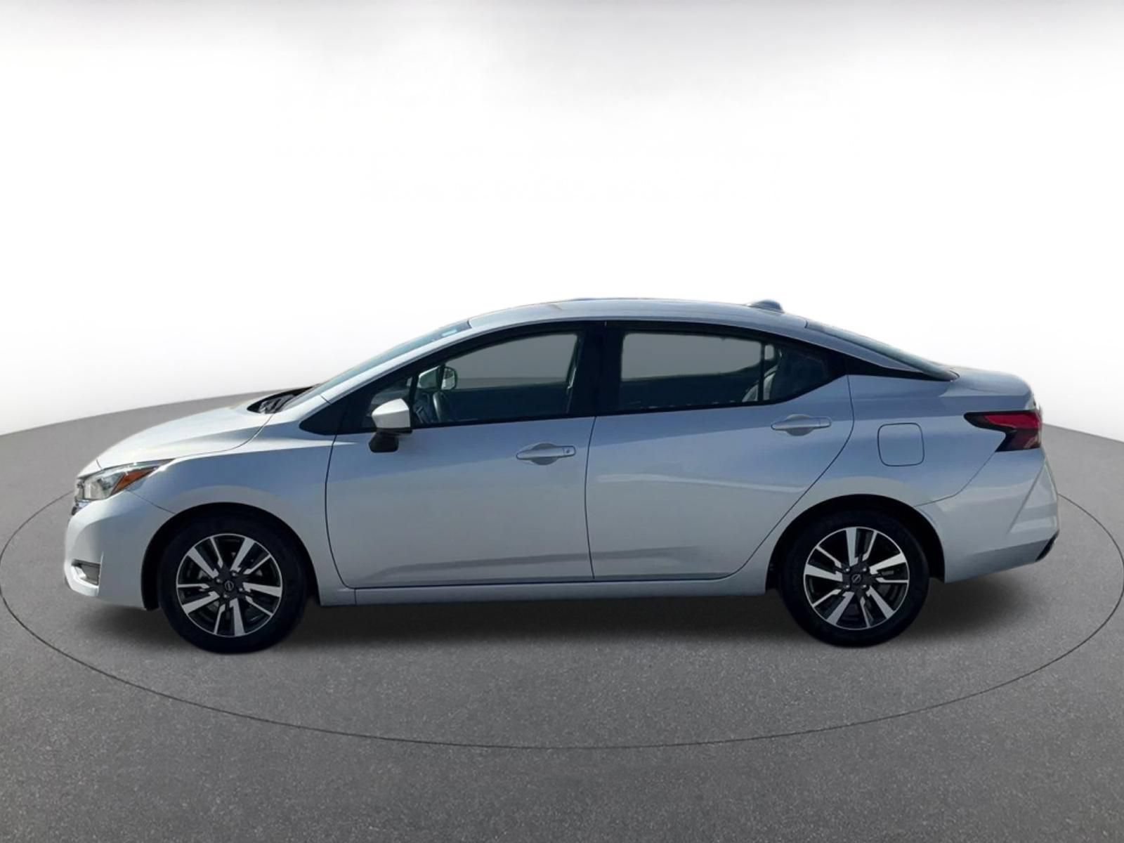 Used 2025 Nissan Versa SV FWD image 8