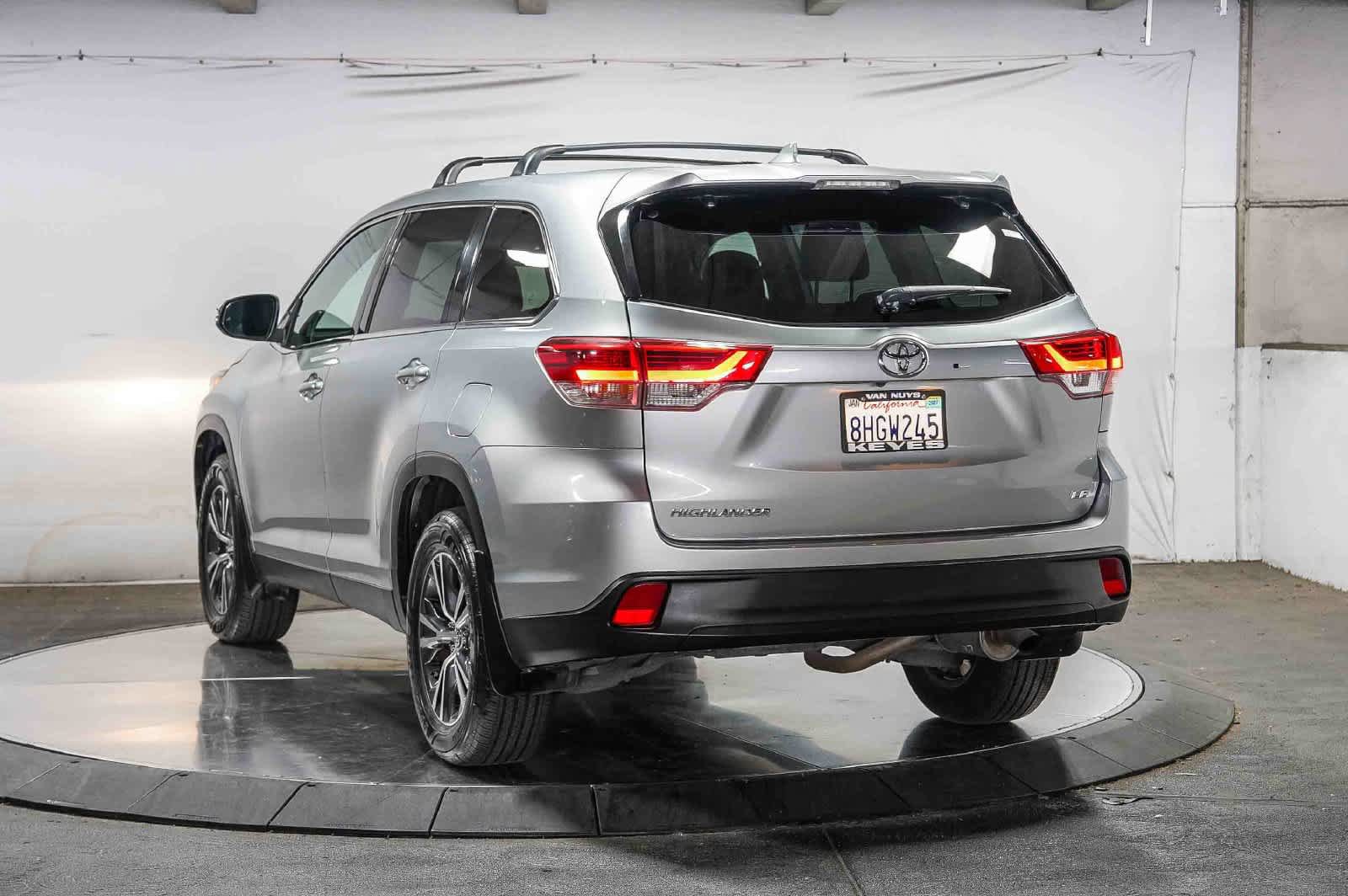 Certified 2019 Toyota Highlander Plus FWD image 3