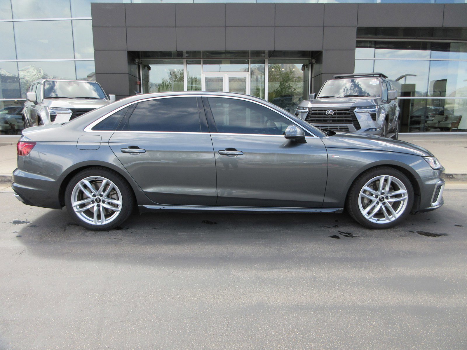 Used 2023 Audi A4 2.0T Premium image 12