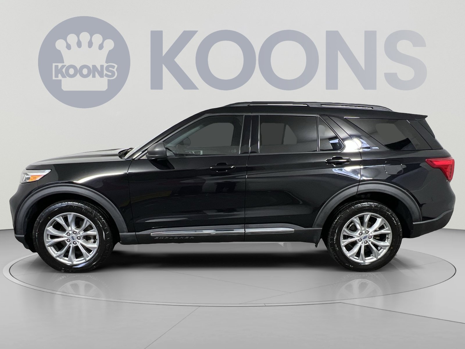 Certified 2021 Ford Explorer XLT w/ Equipment Group 202A AWD/4WD image 7