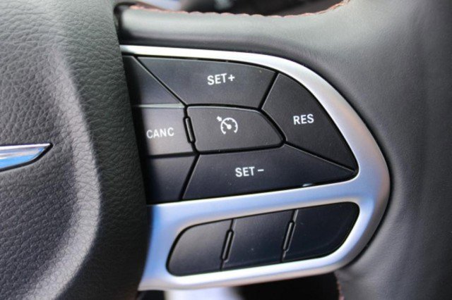 Used 2018 Chrysler Pacifica Touring-L Plus w/ Tire & Wheel Group image 30