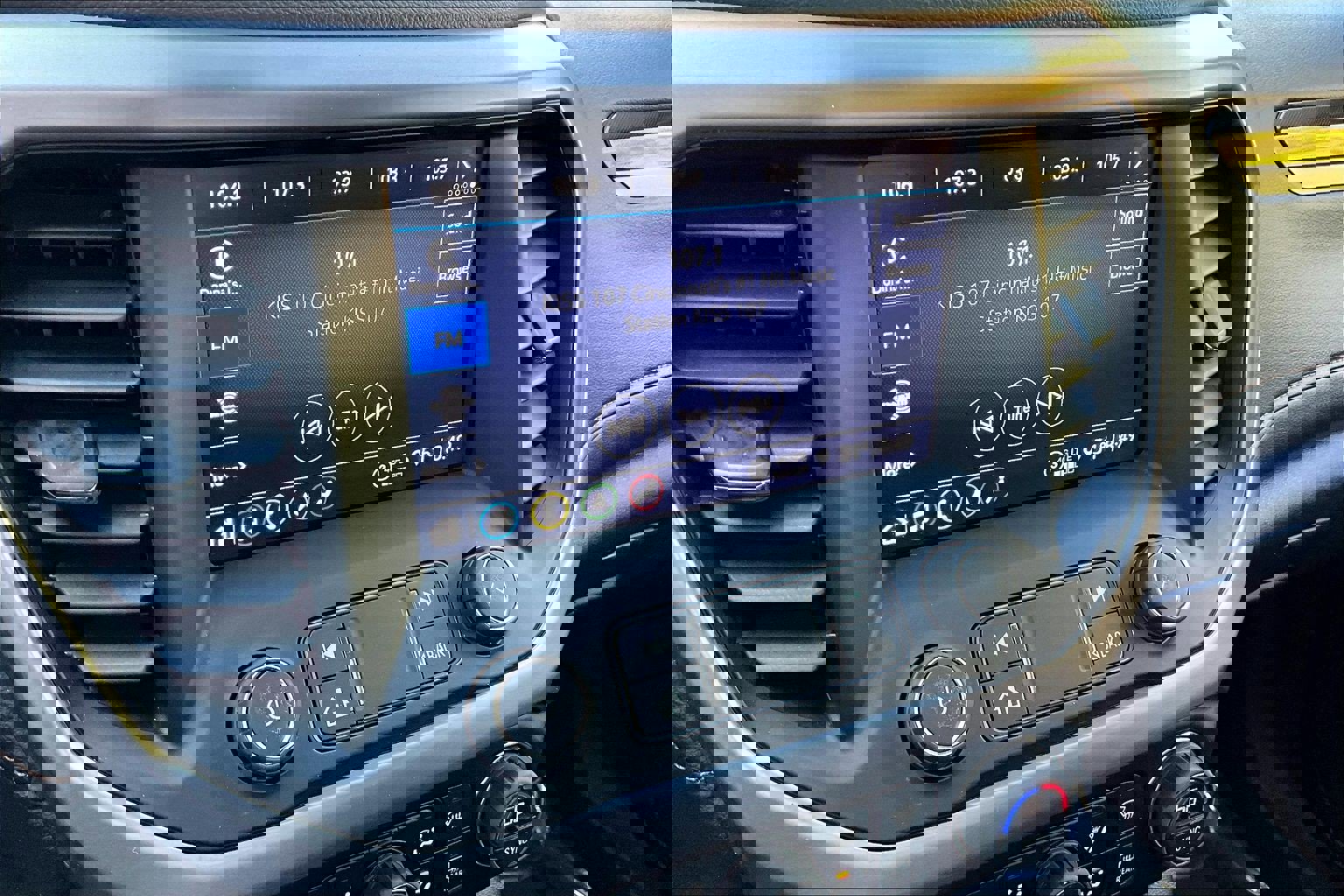 Used 2022 GMC Acadia AT4 w/ Technology Package image 41