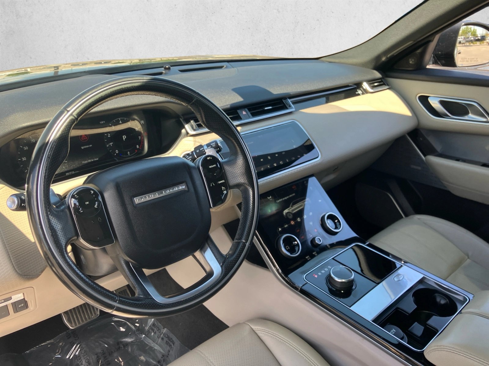 Used 2018 Land Rover Range Rover Velar R-Dynamic SE AWD/4WD image 10