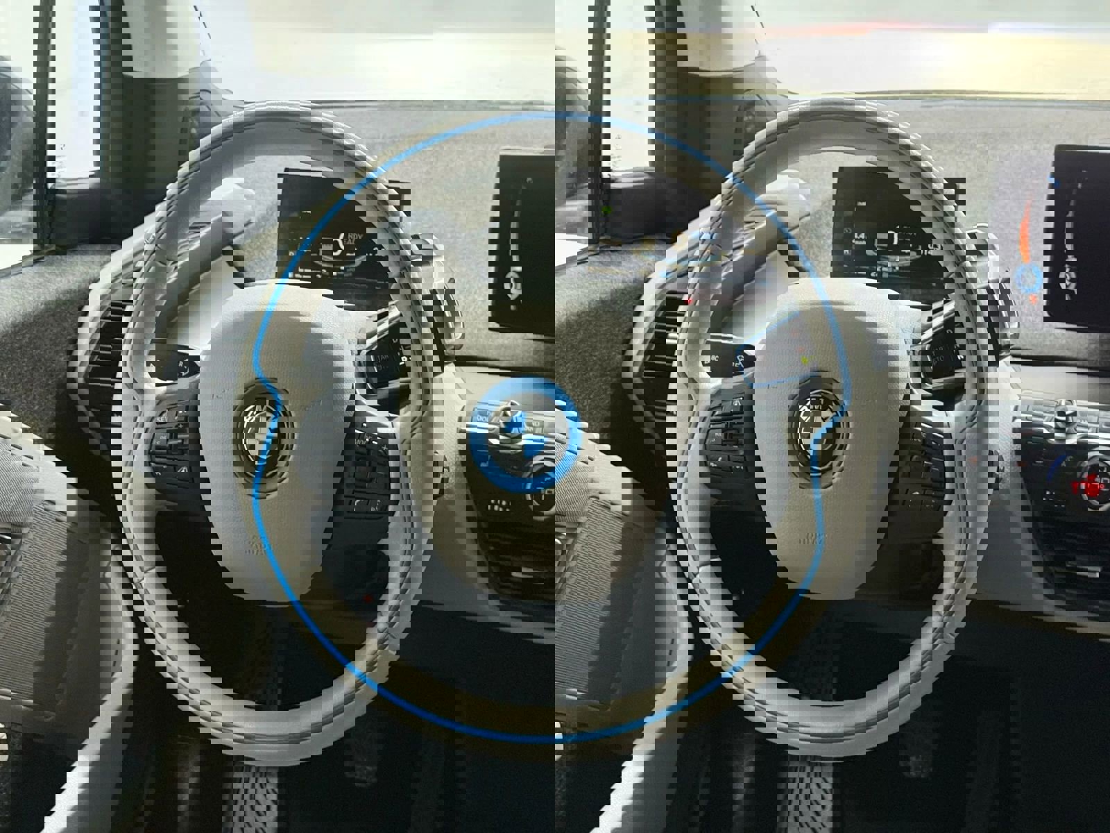 Used 2015 BMW i3 w/ Range Extender image 19