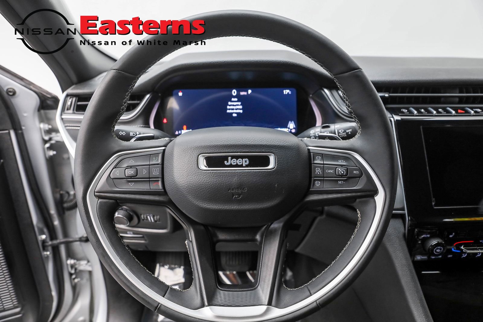 Used 2024 Jeep Grand Cherokee L Laredo image 13