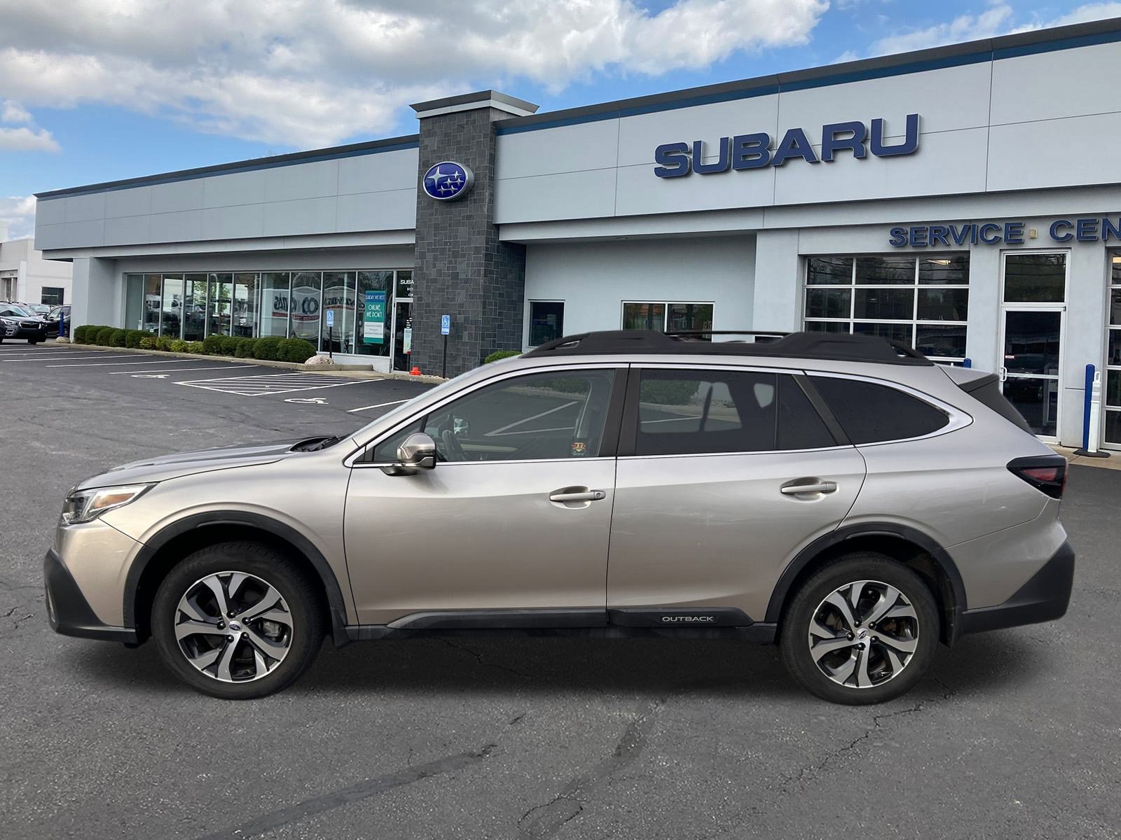 Used 2020 Subaru Outback Limited image 4