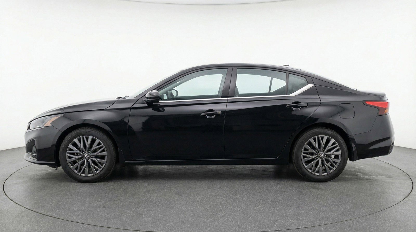 Used 2025 Nissan Altima 2.5 SV image 5