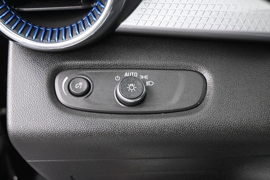 Used 2025 Chevrolet Trax LT w/ Driver Confidence Package FWD image 16