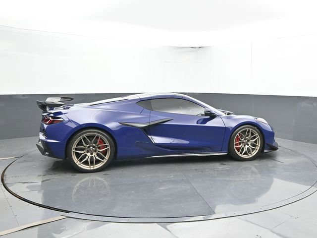 Used 2025 Chevrolet Corvette Z06 w/ Z07 Performance Package RWD image 8