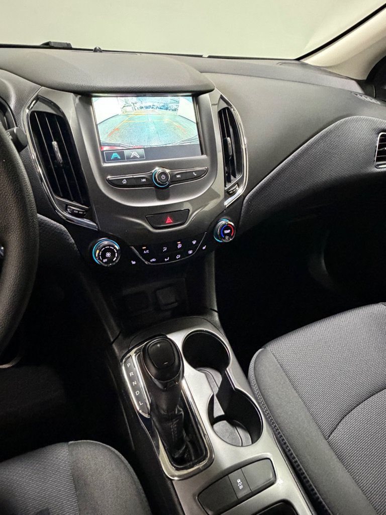 Used 2018 Chevrolet Cruze LT w/ Convenience Package FWD image 12