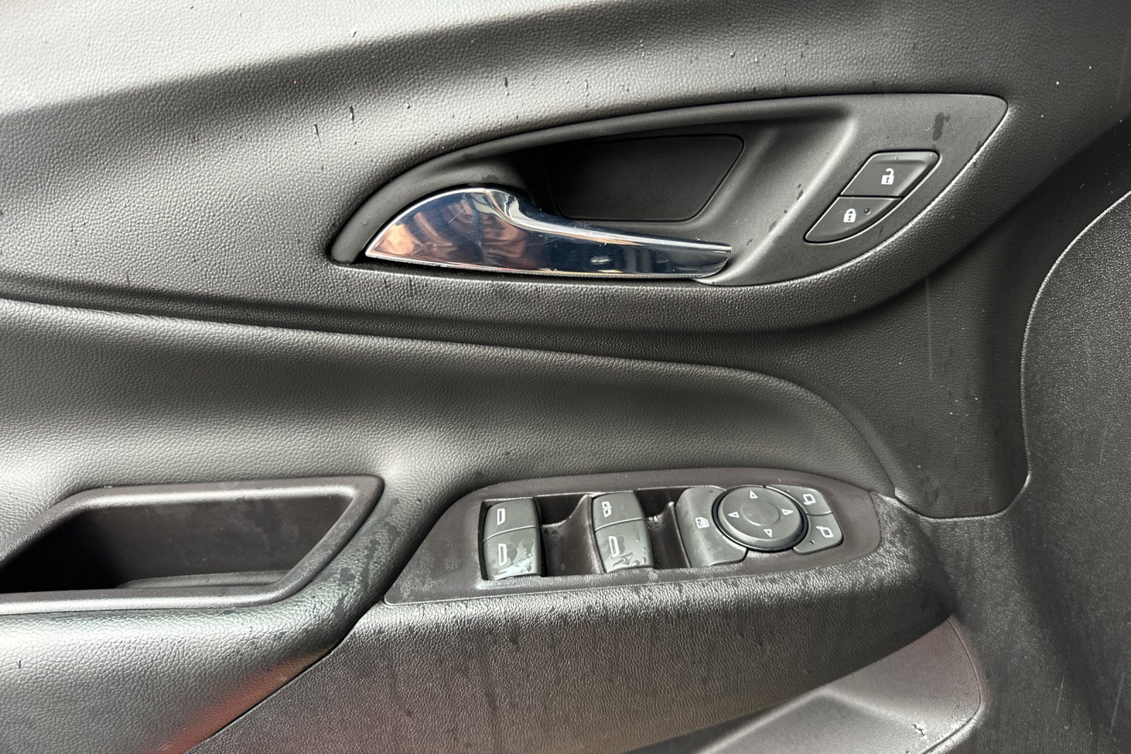 Used 2020 Chevrolet Equinox LT w/ LPO, Floor Liner Package image 11