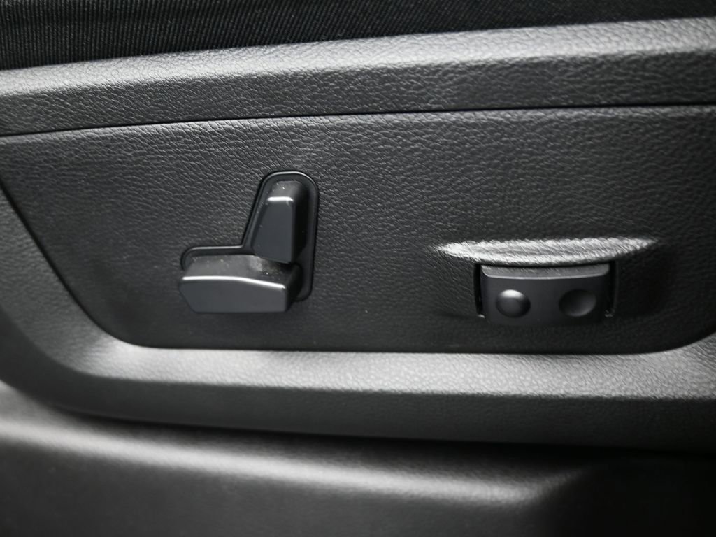 Used 2025 RAM 3500 Laramie image 12