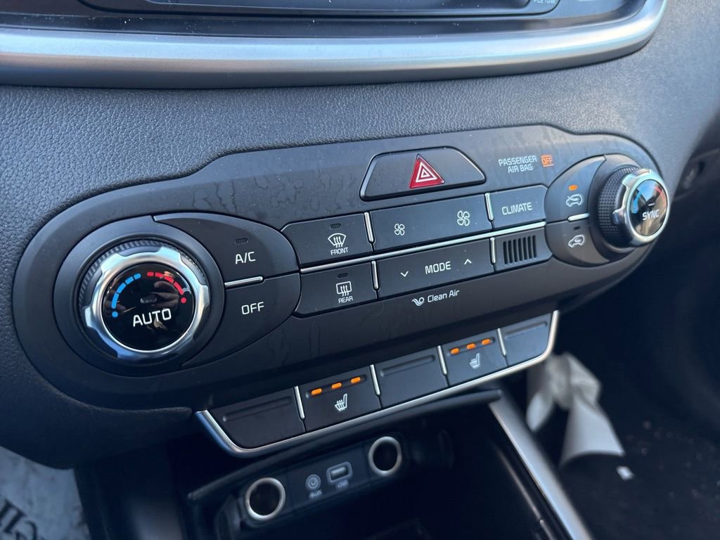 Used 2017 Kia Sorento LX w/ LX Convenience Package image 24