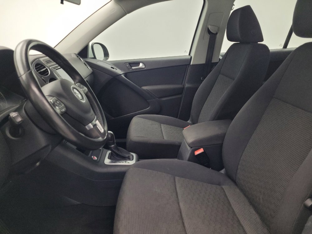 Used 2018 Volkswagen Tiguan Limited w/ Premium Package image 17