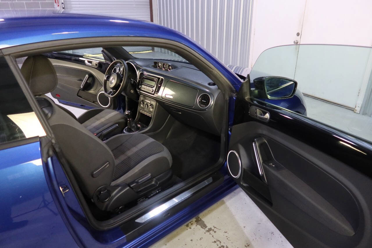 Used 2013 Volkswagen Beetle 2.0T image 12