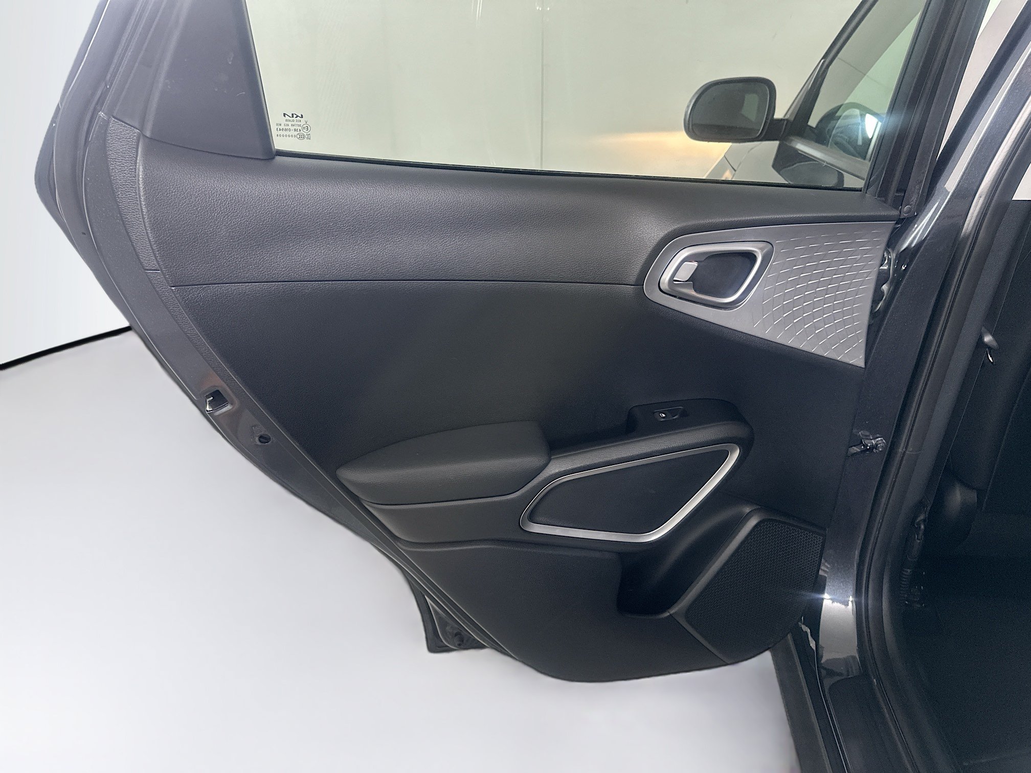 Used 2025 Kia Soul LX w/ LX Technology Package FWD image 25