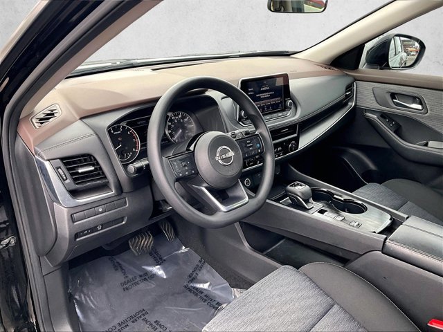 Used 2023 Nissan Rogue SV image 14