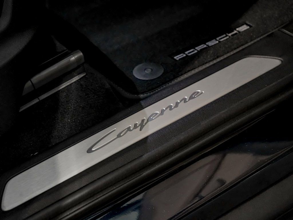 New 2026 Porsche Cayenne Coupe AWD/4WD image 26