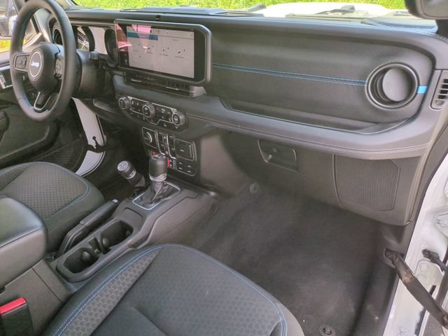 Certified 2025 Jeep Wrangler Unlimited Rubicon 4xe w/ Convenience Group AWD/4WD image 22