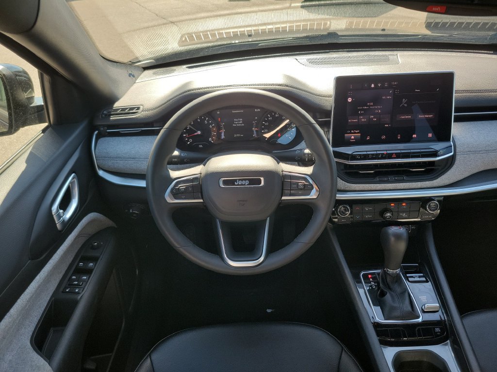 Used 2024 Jeep Compass Latitude AWD/4WD image 10