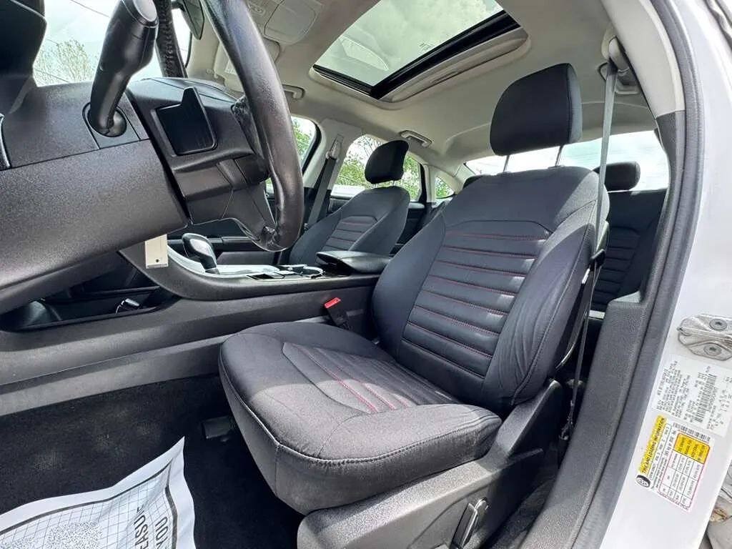 Used 2016 Ford Fusion SE FWD image 11
