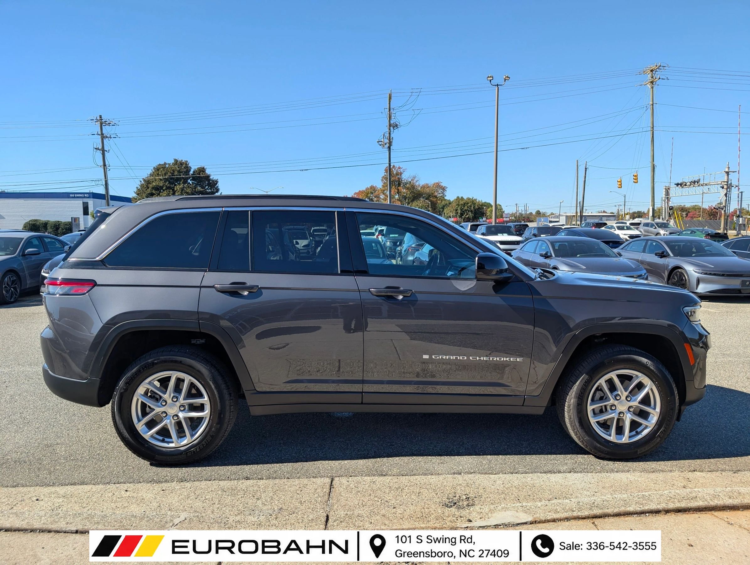 Used 2025 Jeep Grand Cherokee Laredo X AWD/4WD image 26