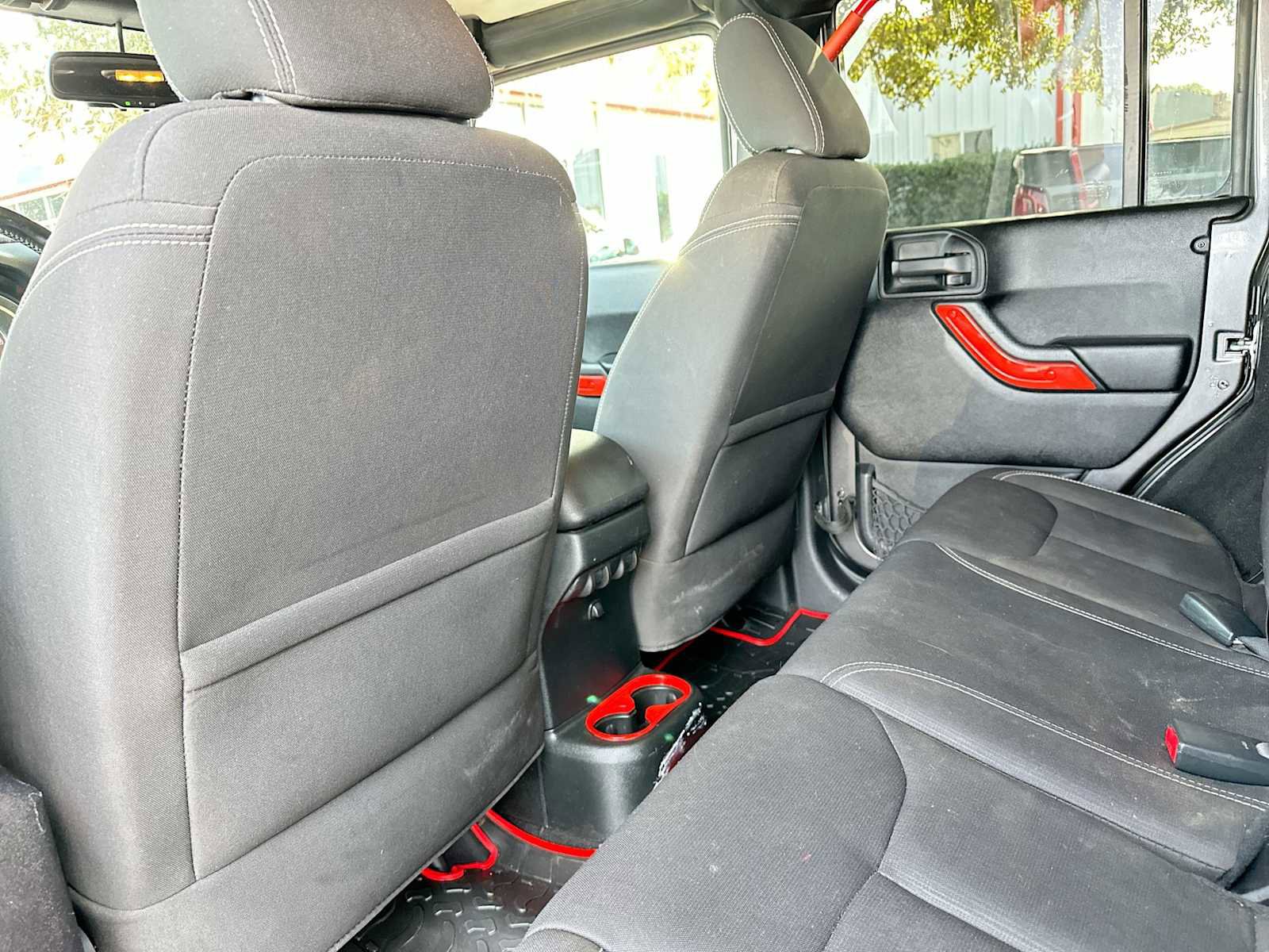 Used 2016 Jeep Wrangler Unlimited Rubicon w/ Connectivity Group image 24