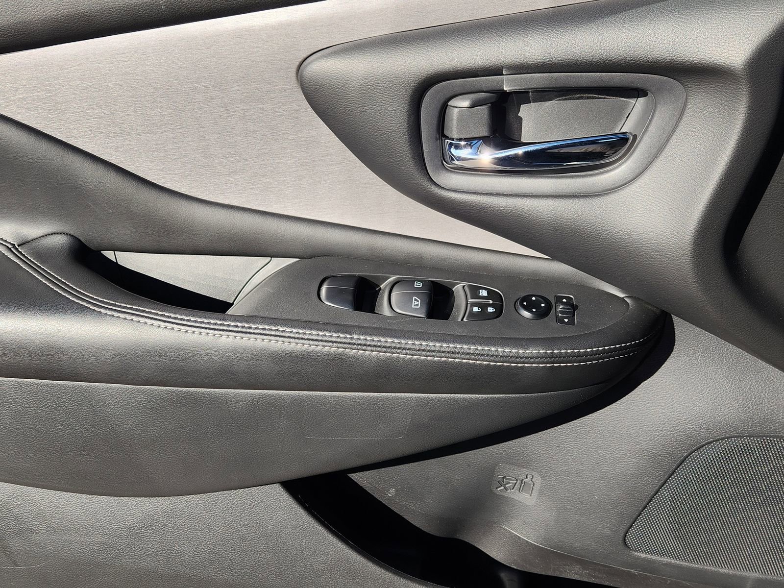 Used 2024 Nissan Murano SV image 27