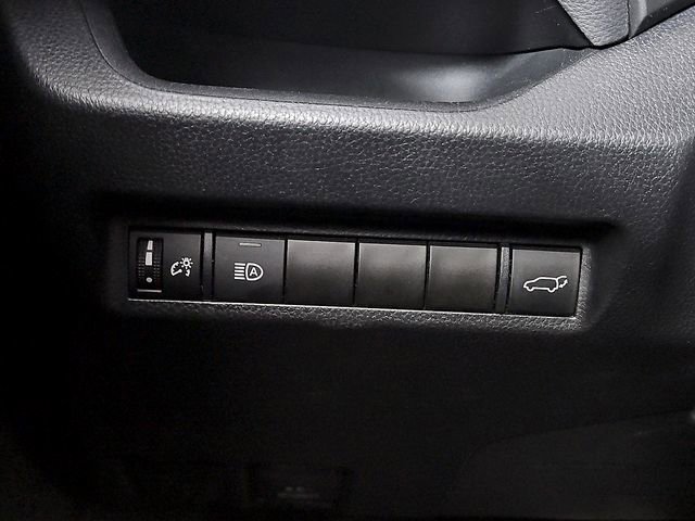 Used 2022 Toyota RAV4 XLE w/ Convenience Package image 25