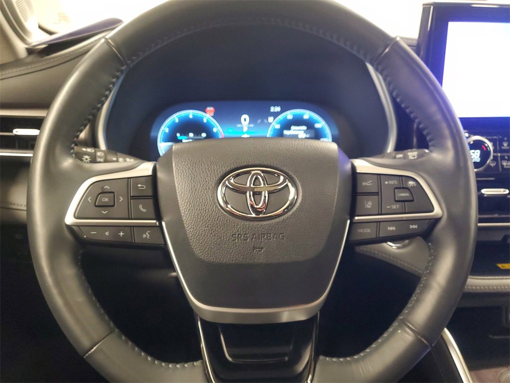 Used 2023 Toyota Highlander Limited image 22