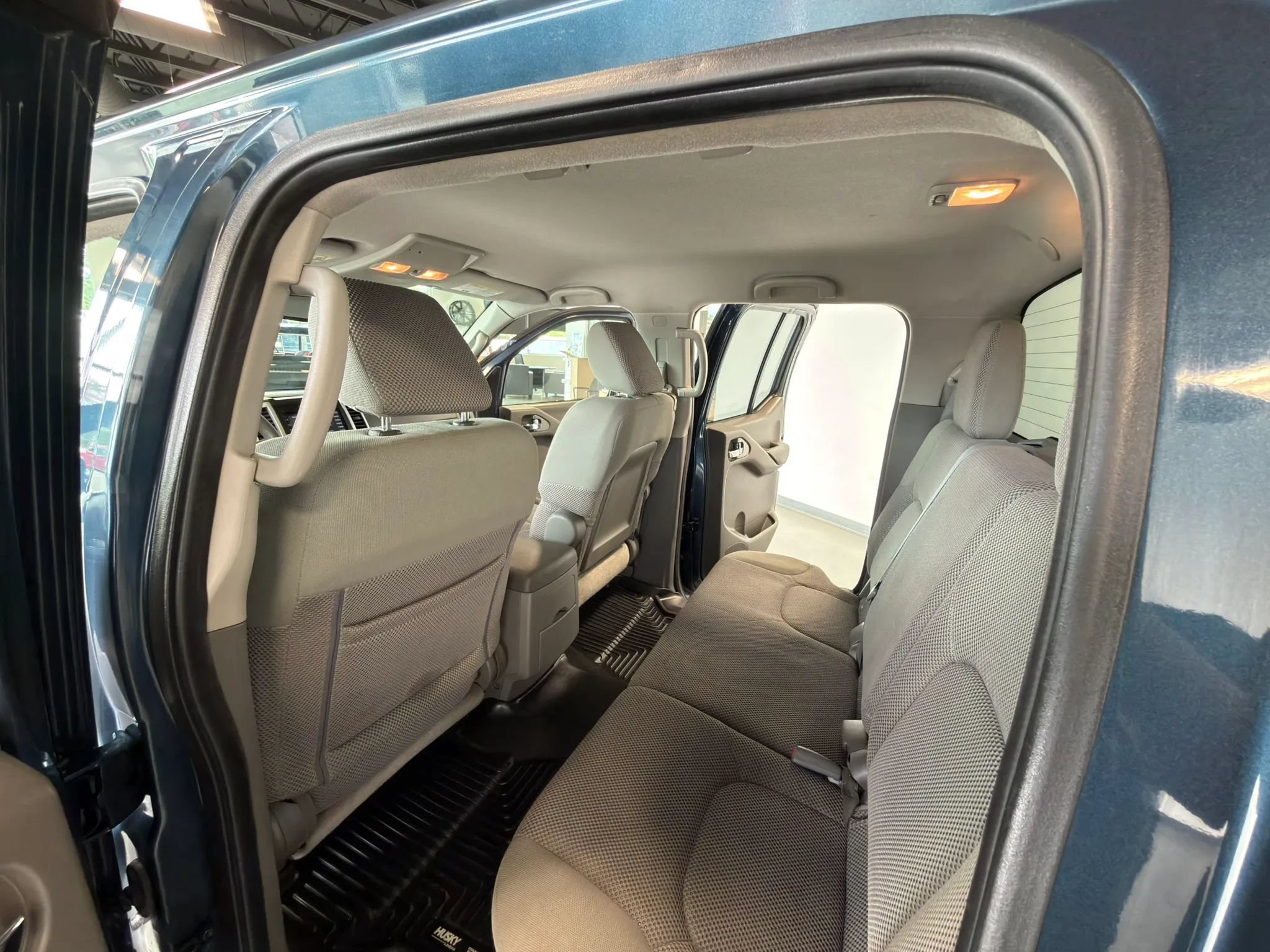 Used 2013 Nissan Frontier SV w/ SV Value Truck Pkg AWD/4WD image 16