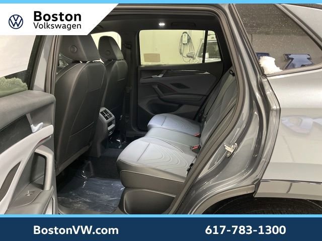 New 2026 Volkswagen Tiguan SE R-Line image 8