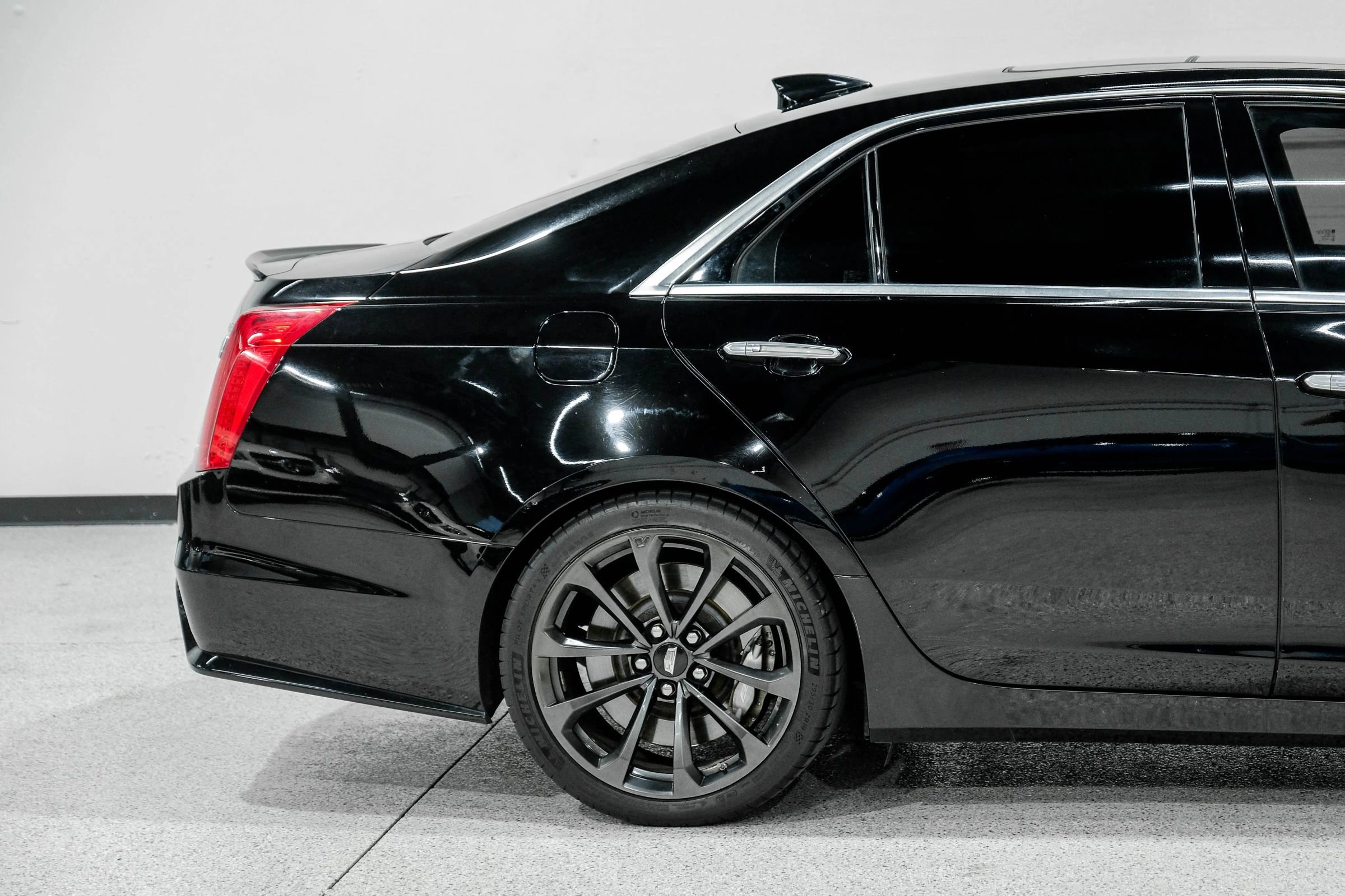 Used 2018 Cadillac CTS V w/ Luxury Package image 14