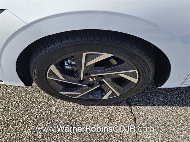 Used 2025 Hyundai Elantra Sport image 16