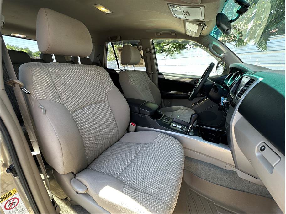 Used 2008 Toyota 4Runner SR5 AWD/4WD image 4