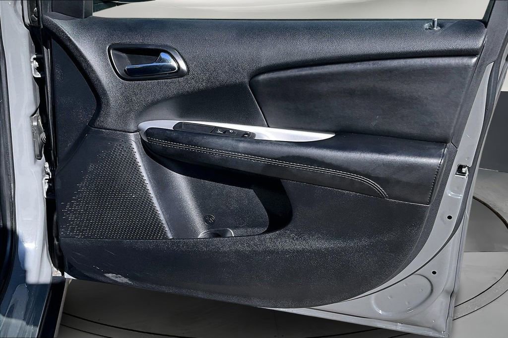 Used 2020 Dodge Journey SE w/ SE Popular Equipment Group image 26